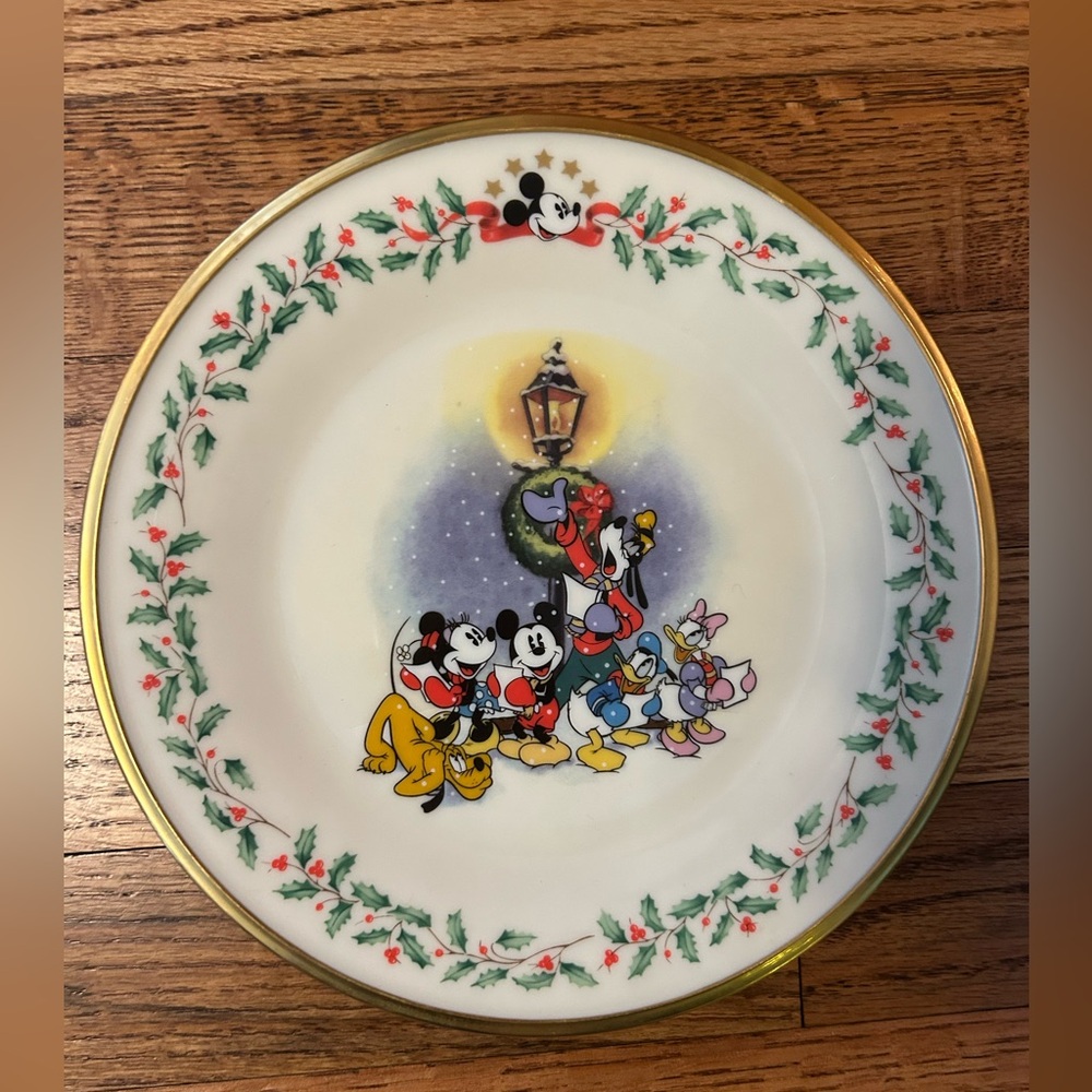 Lenox Disney Holiday “A Carolin’ We Go” Collectible Plate